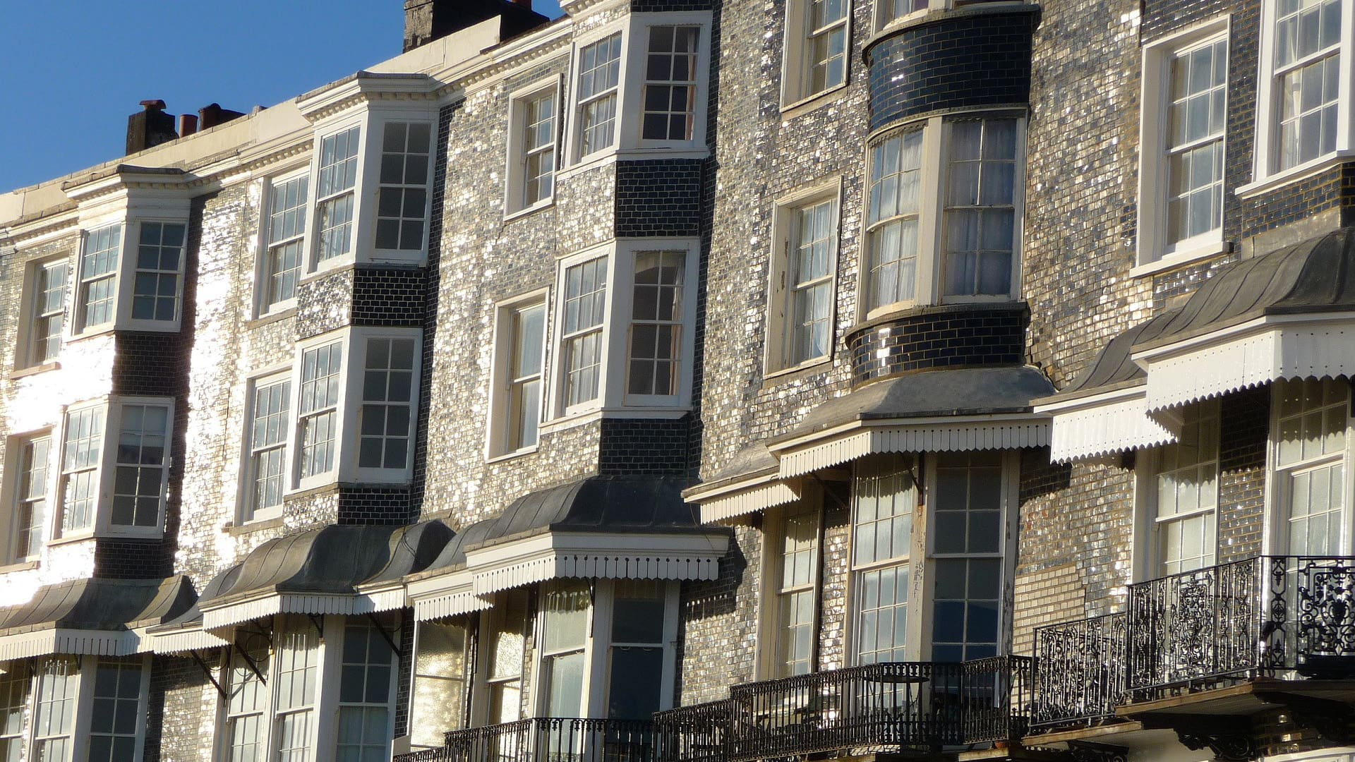 sash windows in building